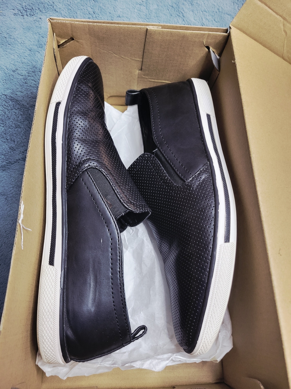 Unlisted Kenneth Cole Crown Black Perforated Leather Slip On Loafers 9.5